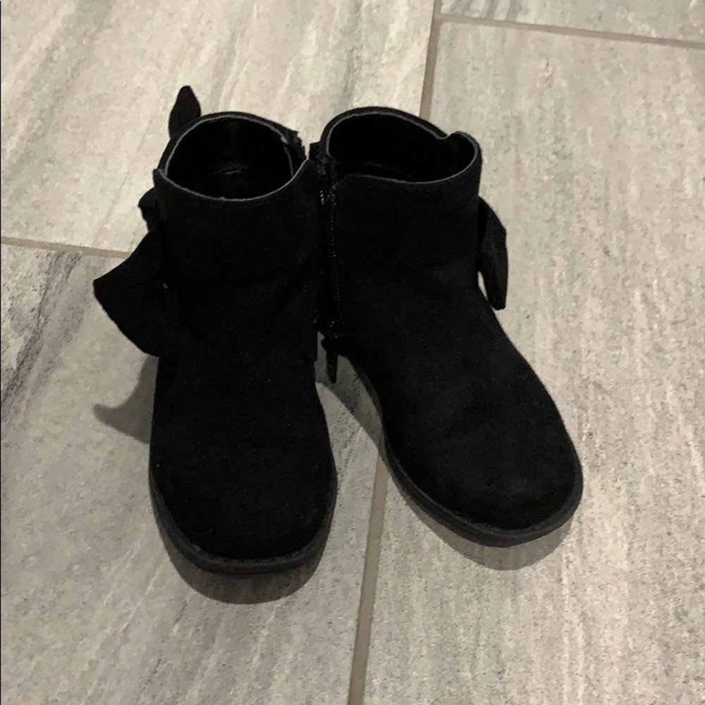 Toddler LIKE NEW Kenneth Cole booties size 7